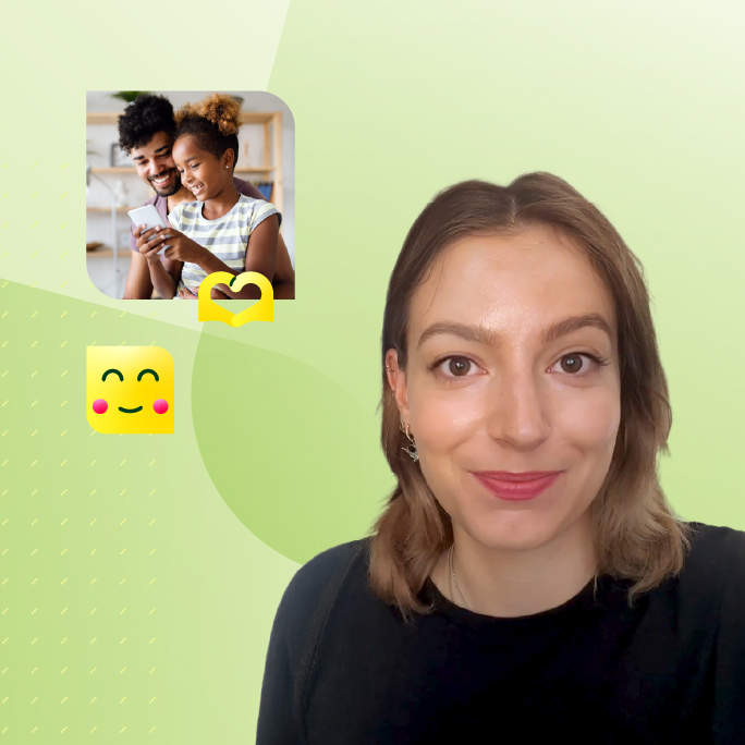 Frau lächelt in die Kamera; daneben ein Bild eines Vaters und seiner Tochter, die gemeinsam auf ein Smartphone schauen, begleitet von freundlichen Emoji-Symbolen.