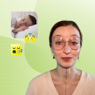 Frau mit Brille spricht in die Kamera, daneben ein Bild eines nachdenklich im Bett liegenden Kindes und zwei Schlaf-Emojis auf grünem Hintergrund.